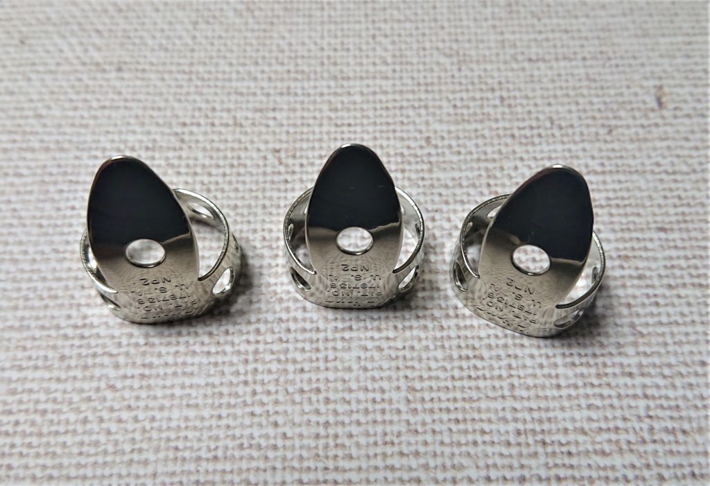 ナショナルピックの金属製フィンガーピック