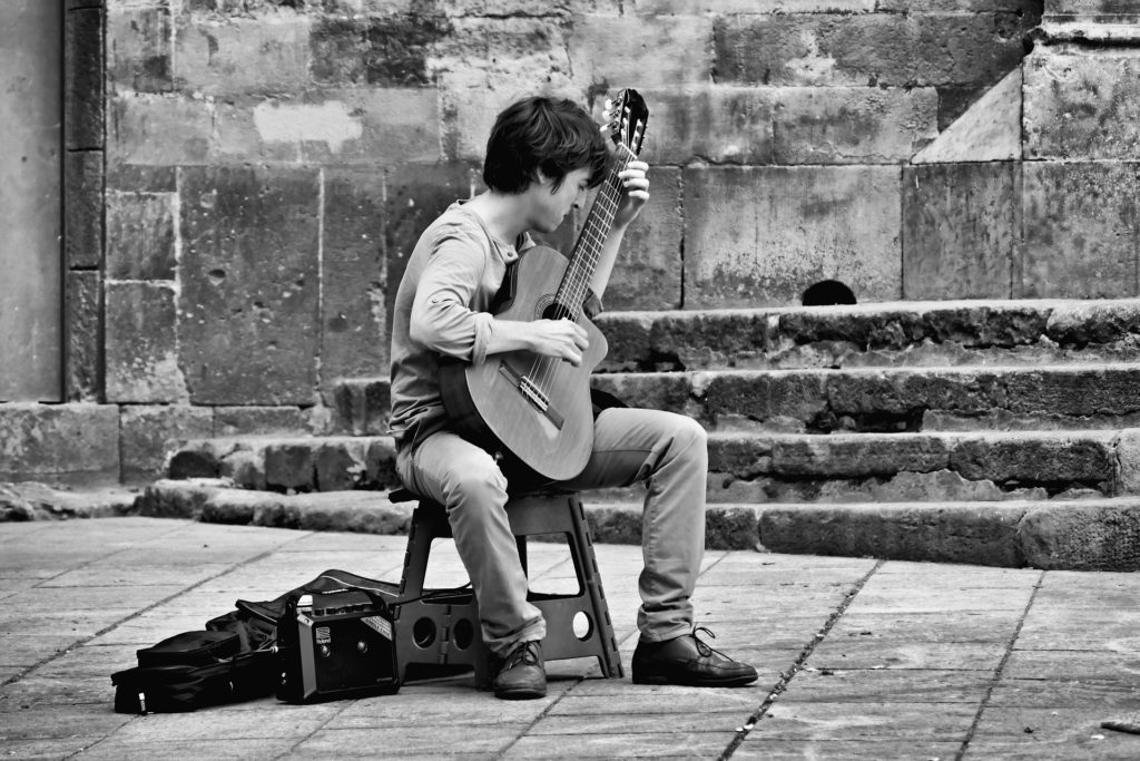 street-musician-4592890_1920